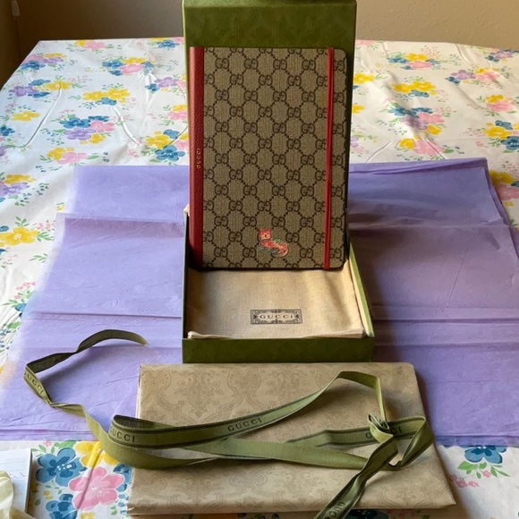 🐱 📒 GUCCI LARGE CAT NOTEBOOK 📒🐱 - Picture 14 of 16